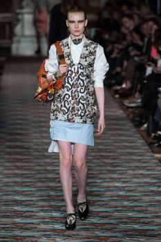 27663487_dior_cruise_16.jpg