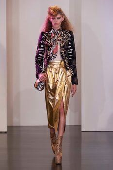 27746999_06-marc-jacobs-resort-17.jpg