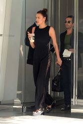 27747222_Irina-Shayk-Leaving-her-apartme