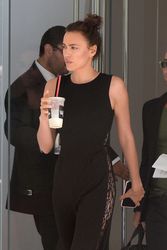 27747223_Irina-Shayk-Leaving-her-apartme