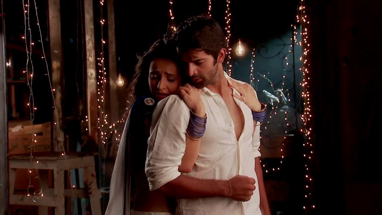 Эта любовь она не для тебя. Любовь это когда love is. Красивые слова о любви коротко. Розы с надписью. Первая и последняя любовь цитаты.