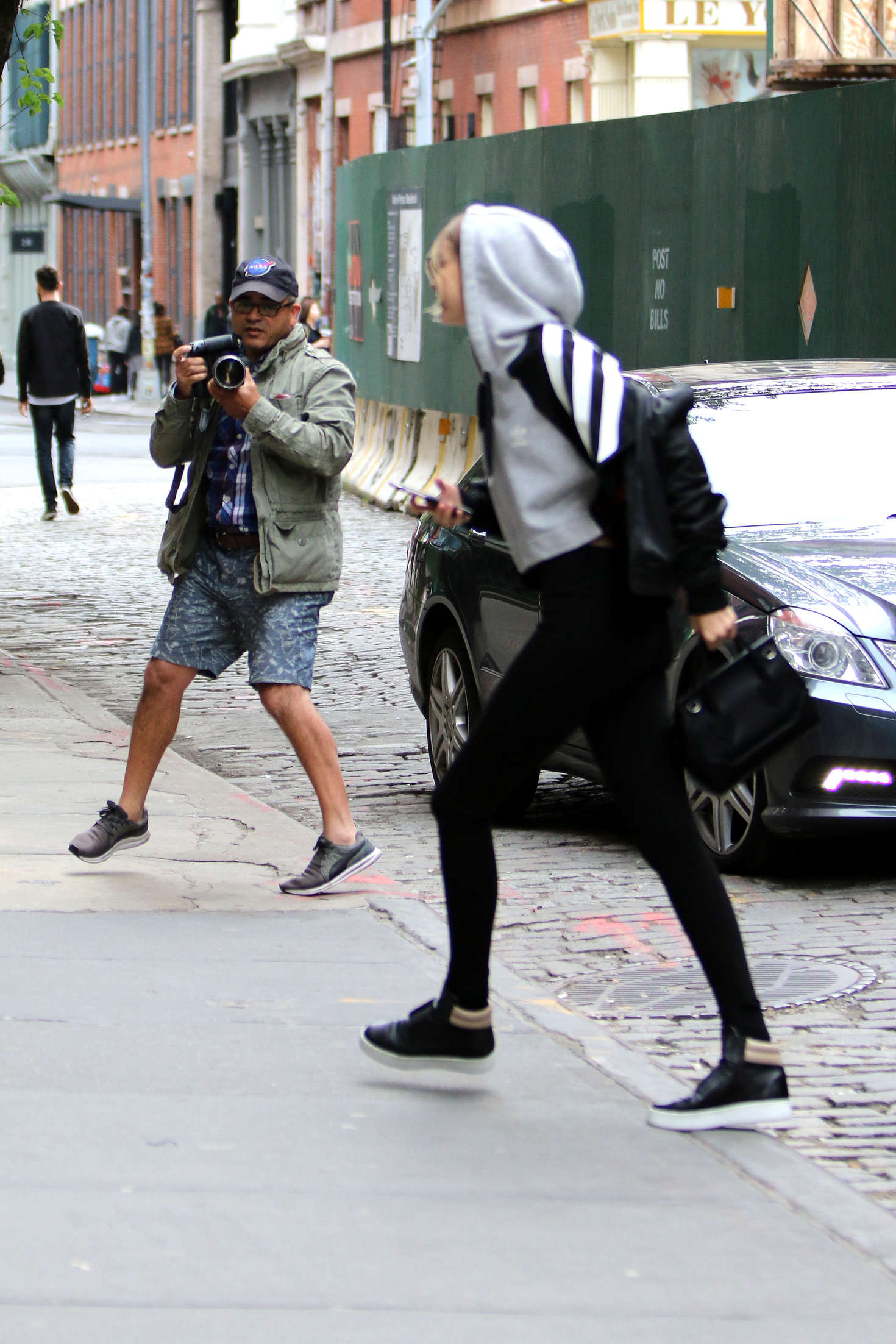Gigi Hadid in Tights Leaves her apartment 14