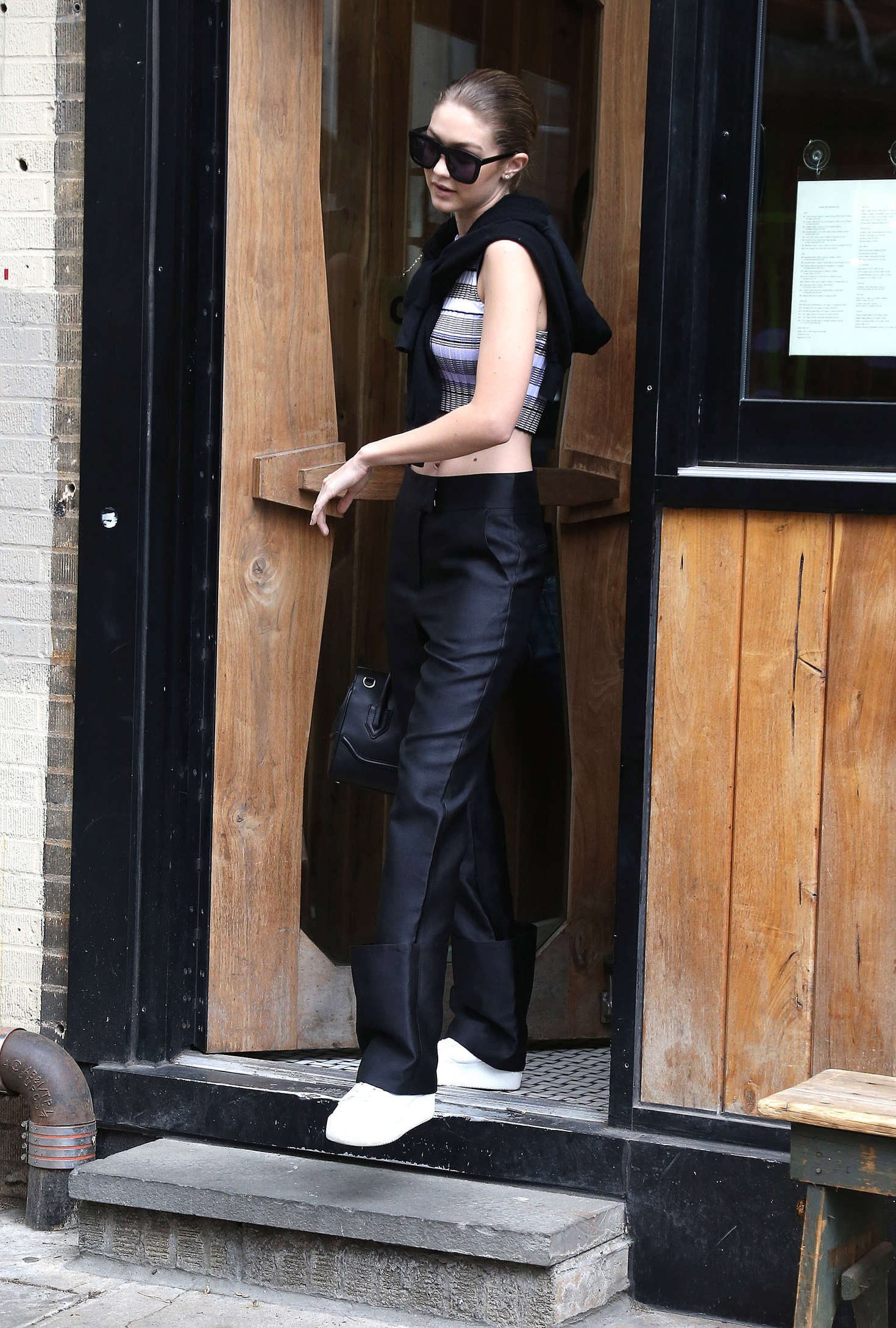 Gigi Hadid Leaving her apartment in NYC 01