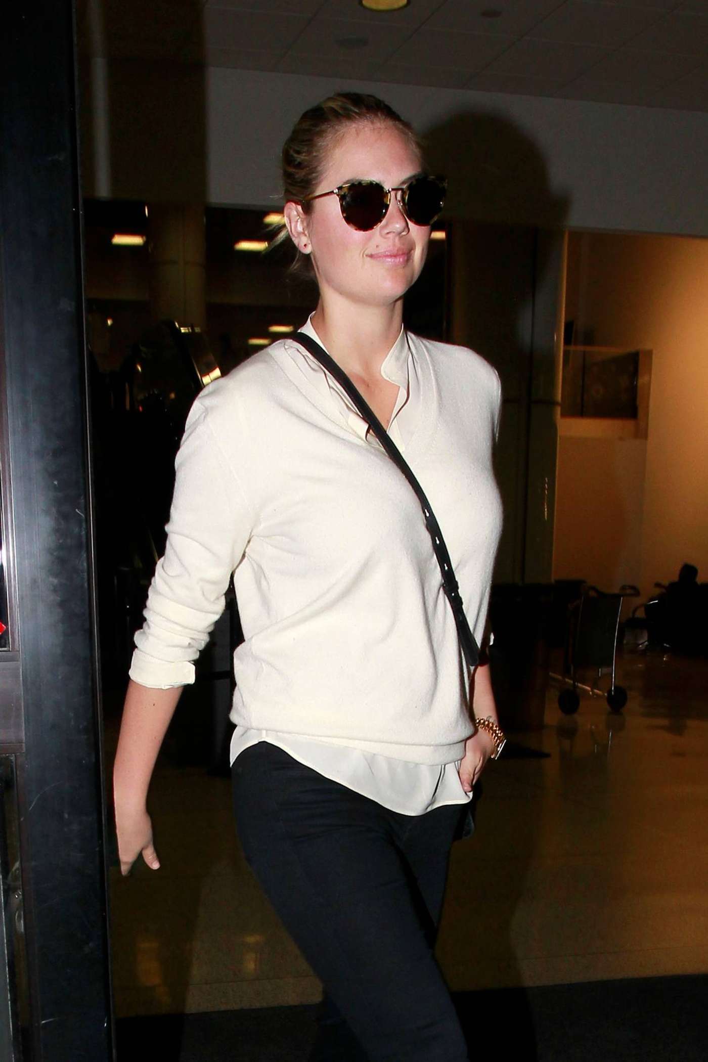 Kate Upton in Tight Jeans at LAX 03