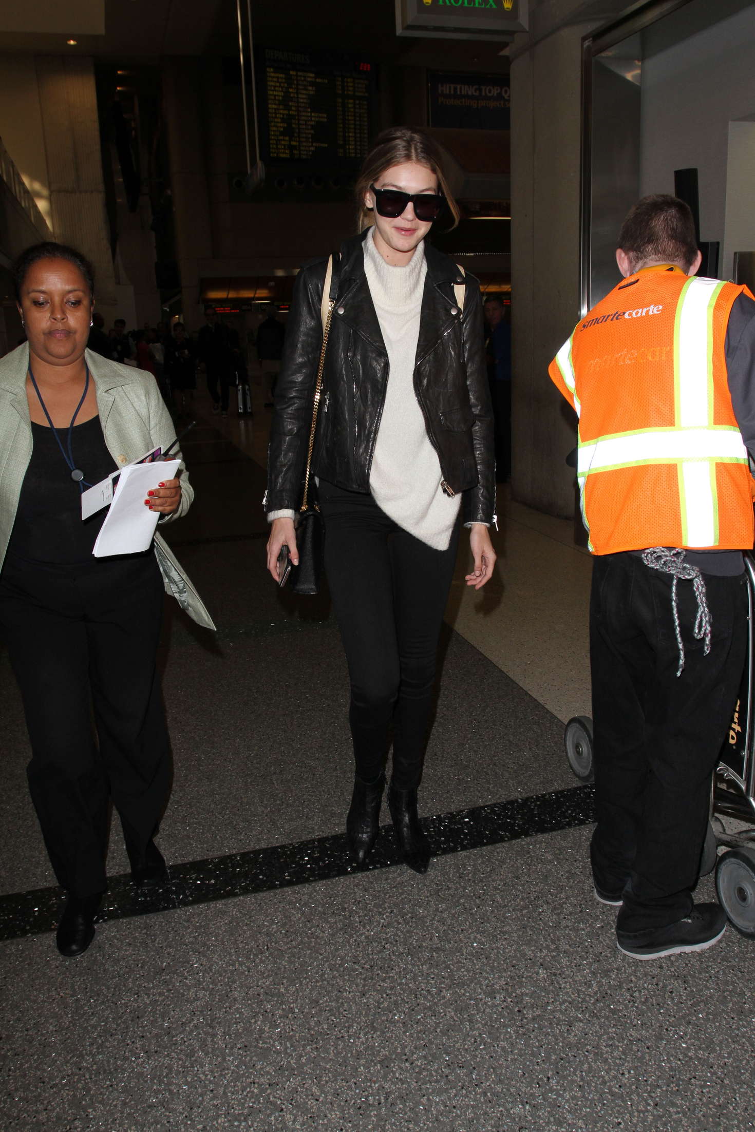 Gigi Hadid Arrives at LAX Airport 08